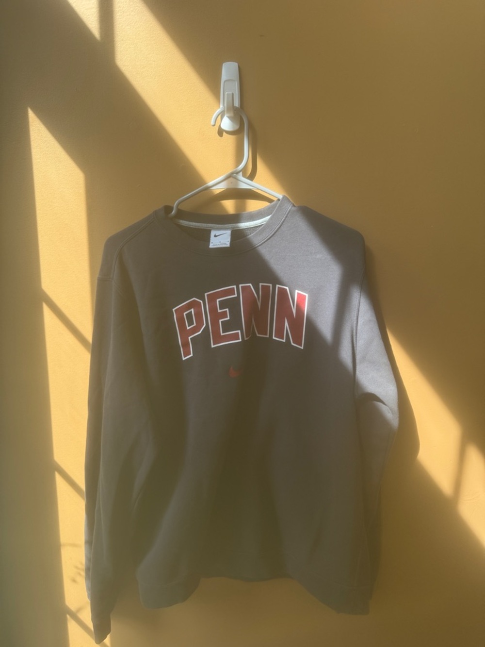Men's Size M Nike Grey PENN Crewneck Sweatshirt